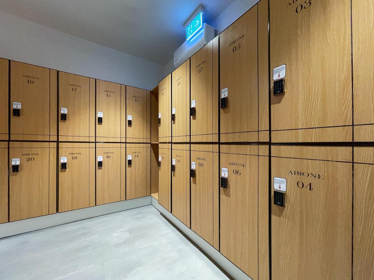 Airone Capsule Hotel Хобарт Экстерьер фото